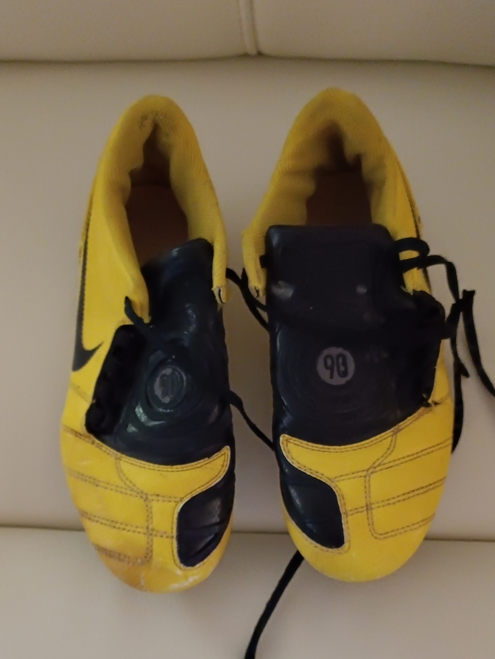 Vintage Yellow and Black NIKE 90 Kids Soccer Cleats Size 3.5
